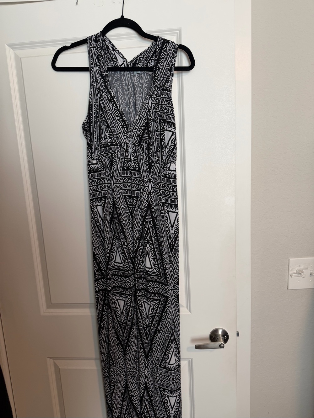 Black & White Geometric Maxi Dress - Sleeveless V-Neck